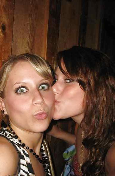 25P Kissing sweethearts 002