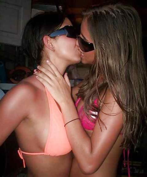 25P Kissing sweethearts 002