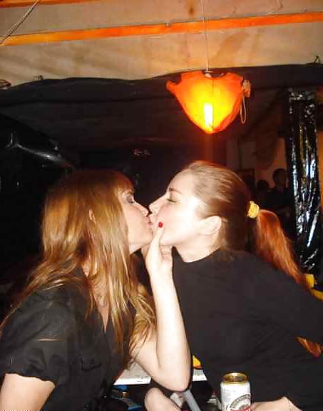 25P Kissing sweethearts 002