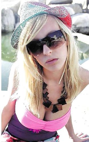 20P Beauty in a Cleavage.....