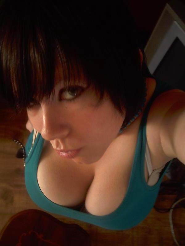 20P Beauty in a Cleavage.....