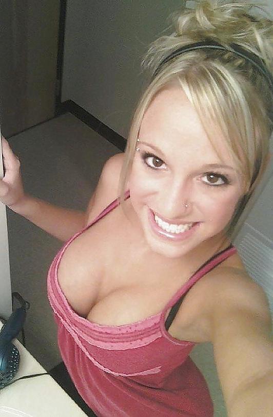 20P Beauty in a Cleavage.....