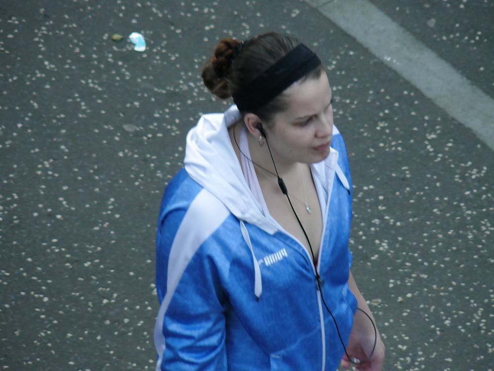 25P On High Downblouse