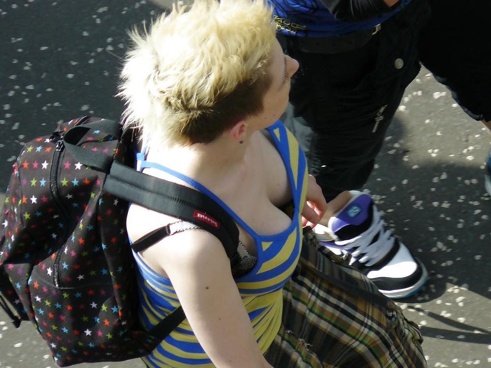 25P On High Downblouse