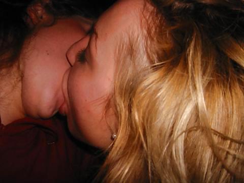 25P Kissing girls 04