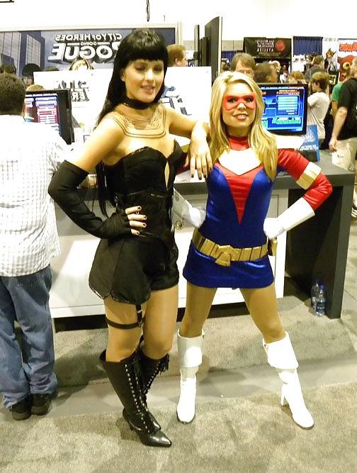 25P Girls of comic con