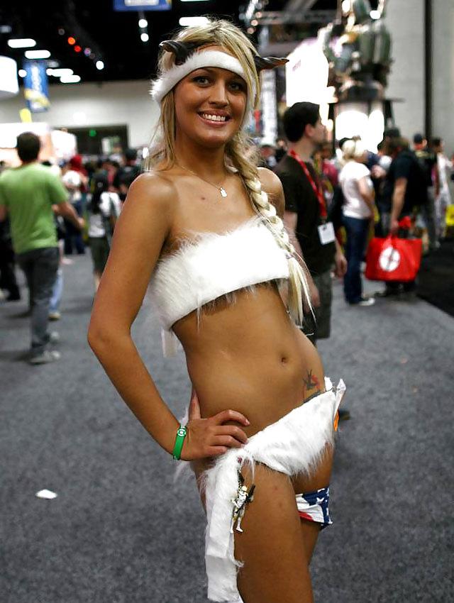 25P Girls of comic con