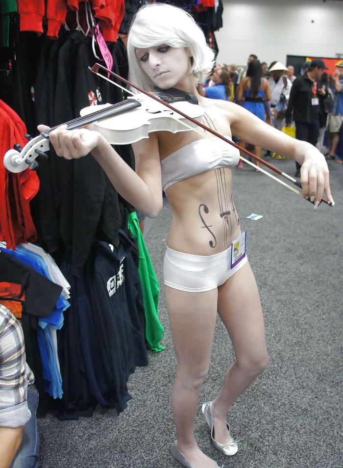 25P Girls of comic con