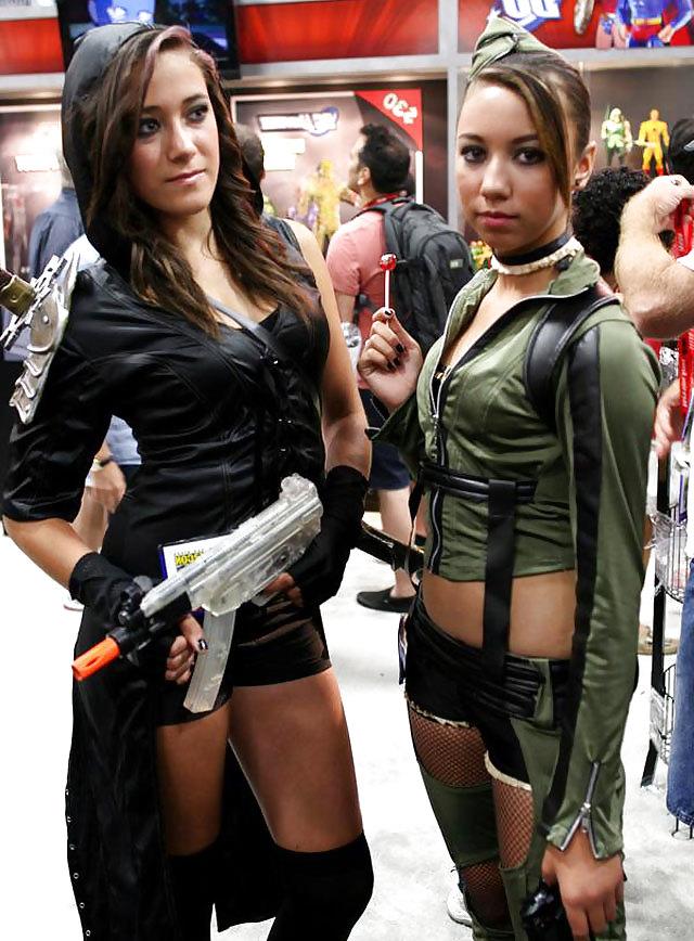 25P Girls of comic con