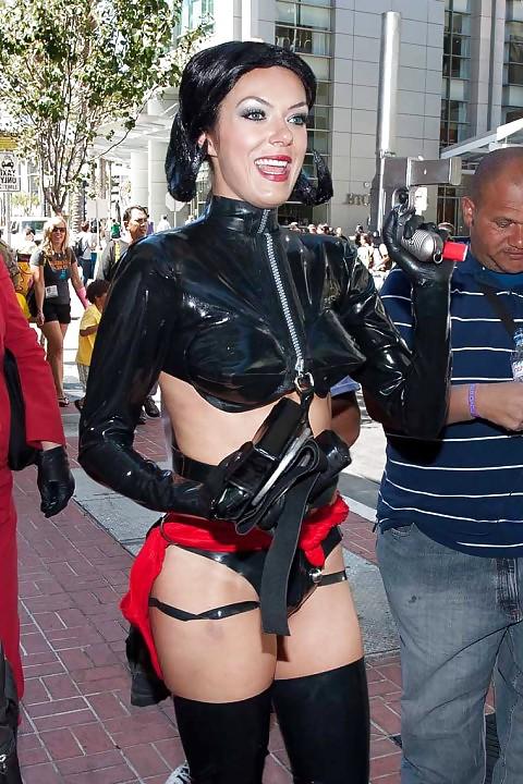 25P Girls of comic con