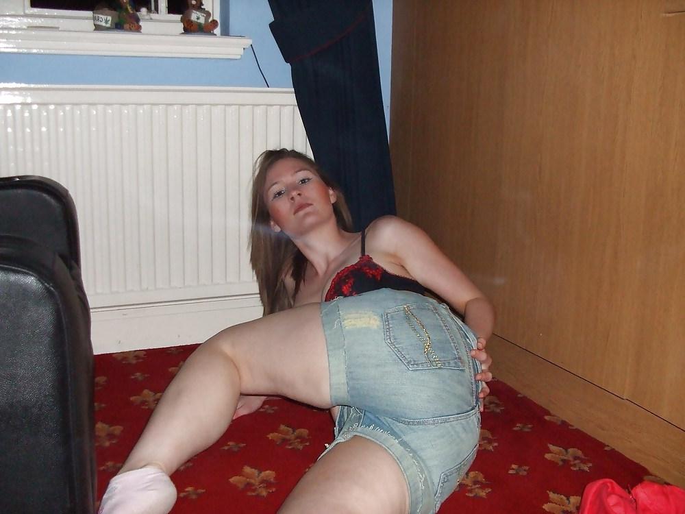 25P Alison exposing her NAKED-SELF to you all.