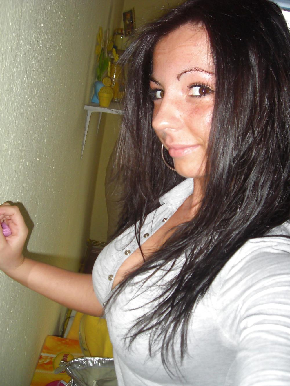 25P Sexy Polish brunette