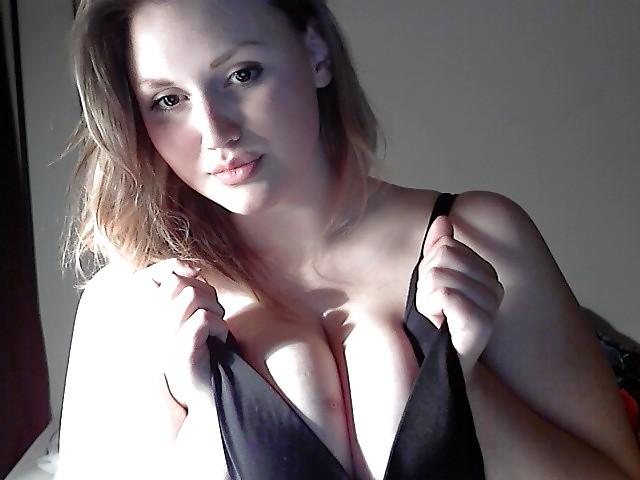 25P Otoni, una chica con curvas de Islandia (Beauty Chubby)