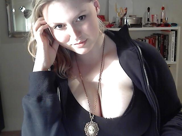25P Otoni, una chica con curvas de Islandia (Beauty Chubby)