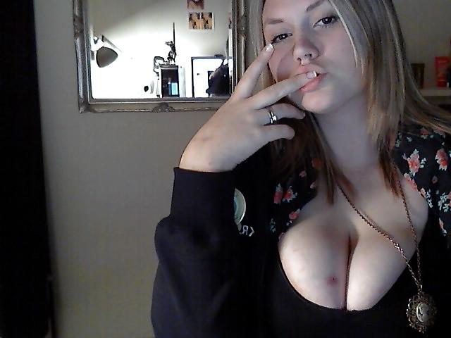 25P Otoni, una chica con curvas de Islandia (Beauty Chubby)