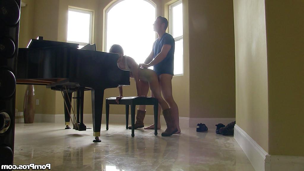 16P Lexi Bloom enjoys an hardcore ass fucking action with her man