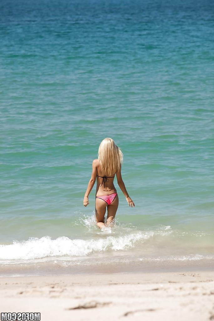 12P Beach voyeur spies wet blonde babe Uma Jolie and her phat ass in bikini