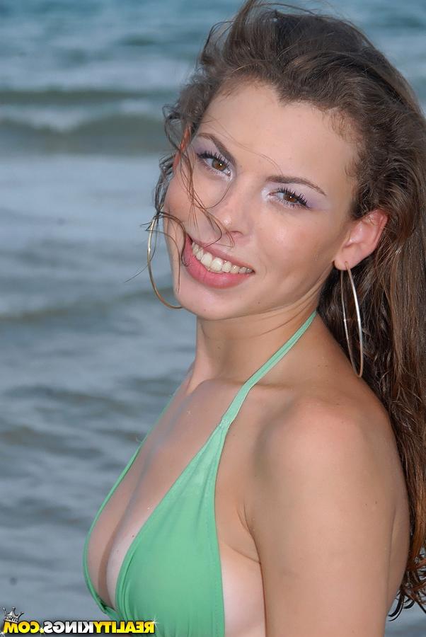 16P Hot latina Mary Jane showing her sexy bikini body on the beach