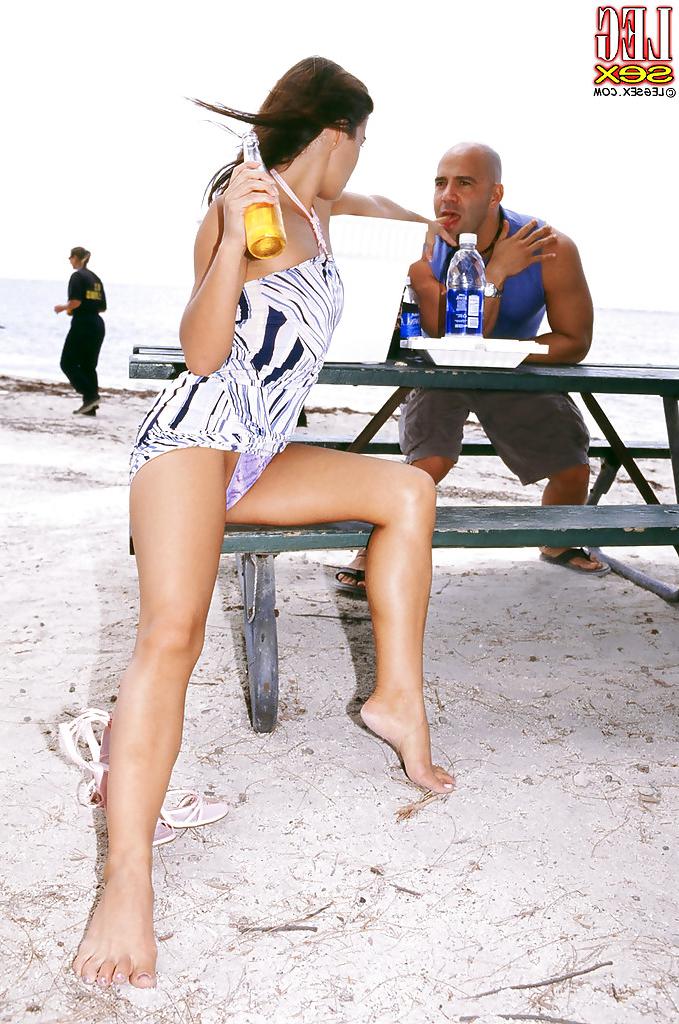 16P Sexy girl on heels goes to the beach to expose ass and pussy upskirt