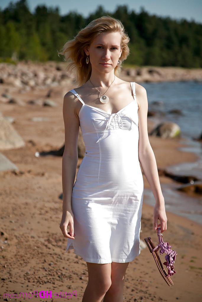 12P Elegant slim babe Mariana walks on the beach and does nude shoots