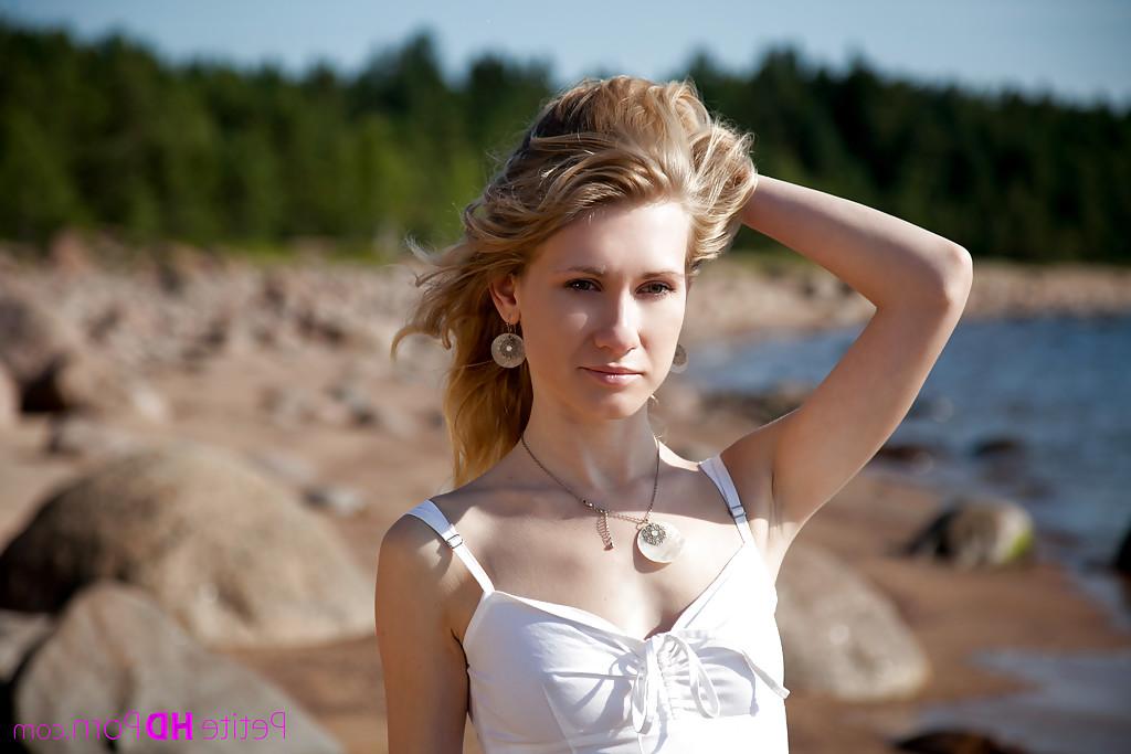12P Elegant slim babe Mariana walks on the beach and does nude shoots
