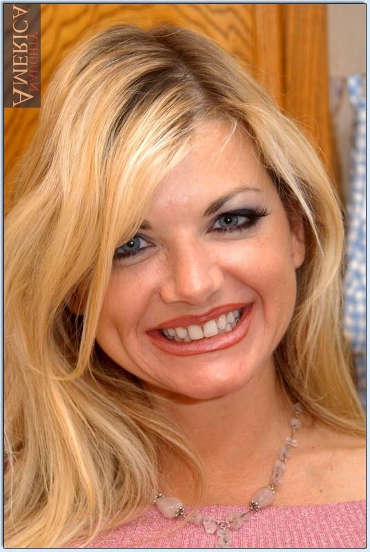 16P Striking mom with amazing breasts Vicky Vette fucking in the kitchen