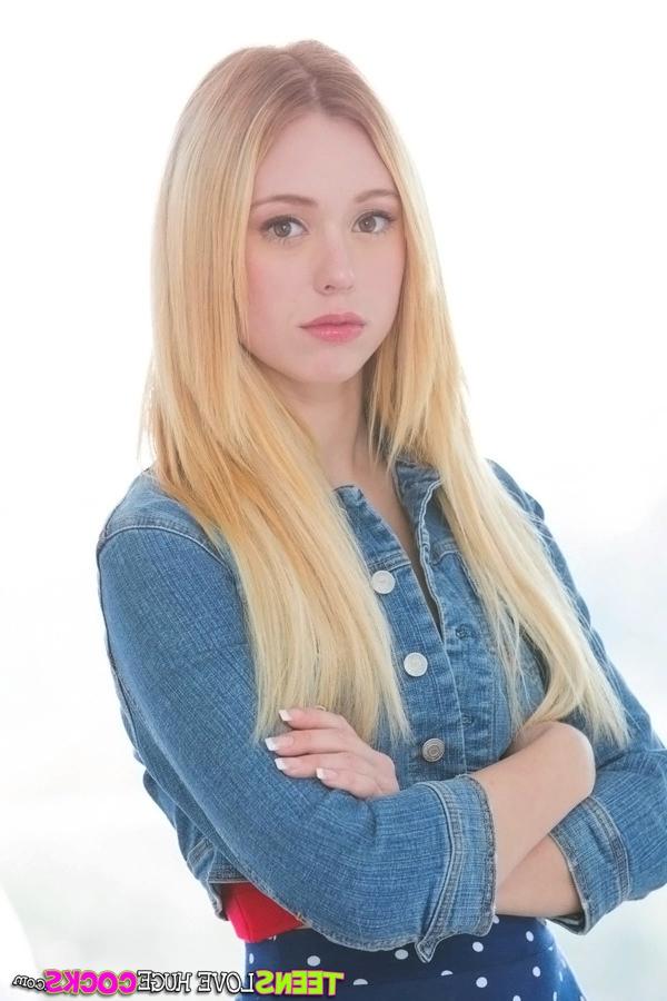 16P Blonde teen Lucy Tyler is demonstrating her shaved pussy and tight ass