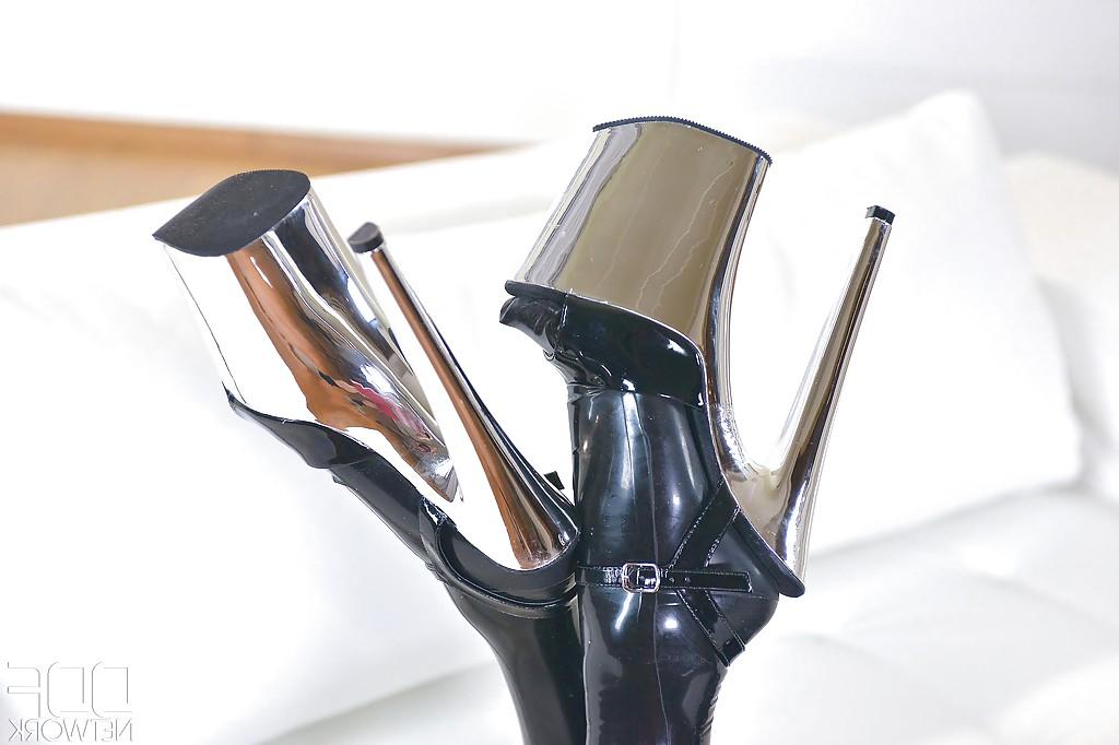 14P Famous bitchy girl Latex Lucy is the real queen of BDSM and latex