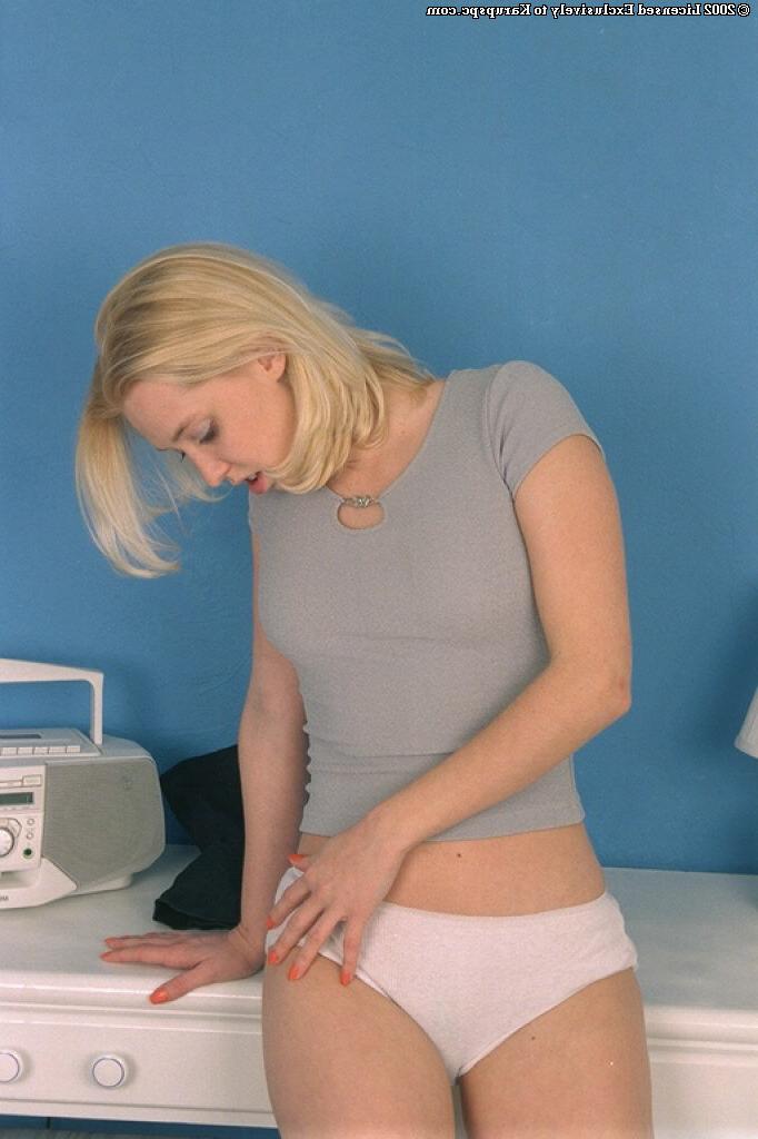 16P Blonde teen babe Laura undressing and showing her ass