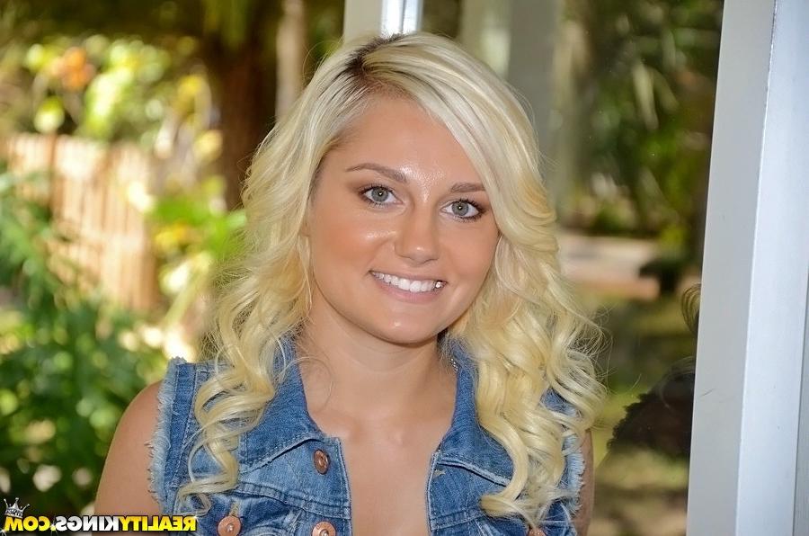 16P Smiley blonde sweetie revealing her small tits and inviting pussy