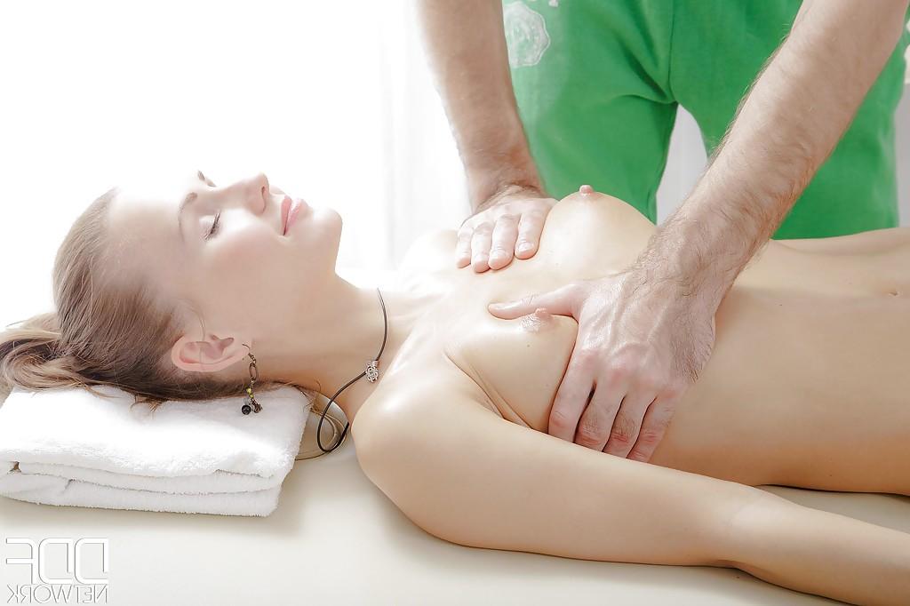 16P Thin Euro girl Sabrina Moor receiving nude massage before fucking masseuse