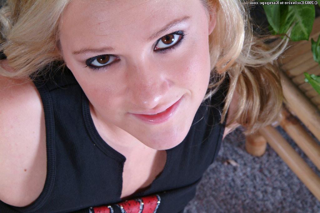 16P Cool teen Alexis Malone playing with her new big tasty sex toy