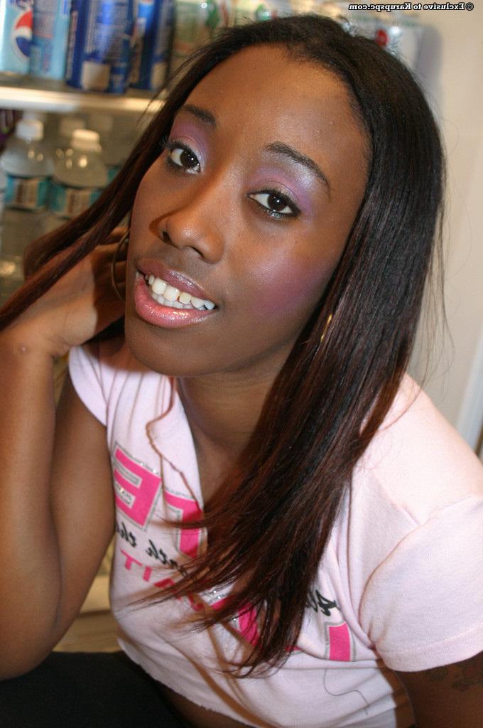 16P Amateur undressing scene features Ebony teen Liz showing her ass