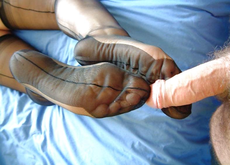 13P Seamed Footjob