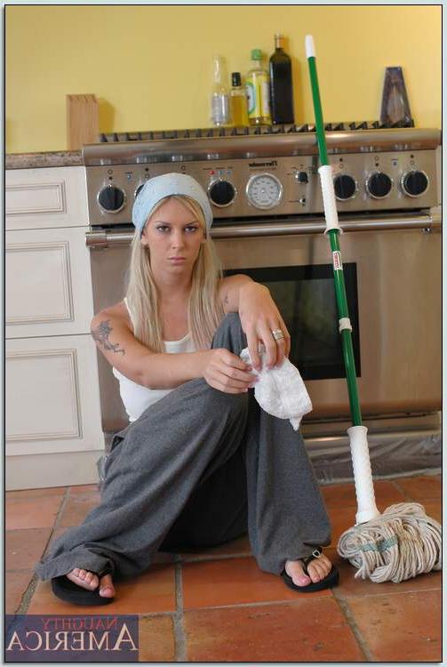 16P Dazzling blonde Brooke Banner giving blowjob and fucking on the floor
