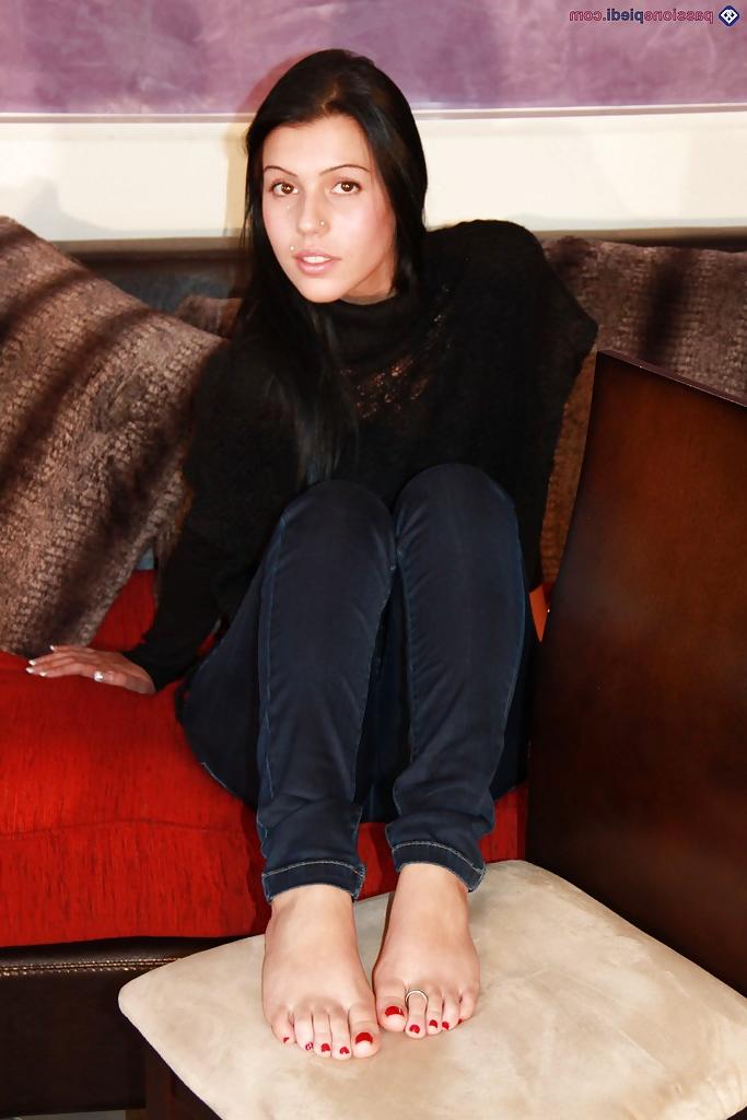 16P Lovely girl Petra likes to show her sexy feet in her skinny jeans