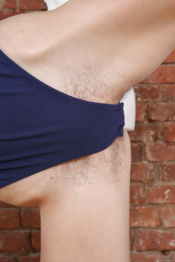 16P Flexy brunette taking off her sport outfit and exposing her hairy gash