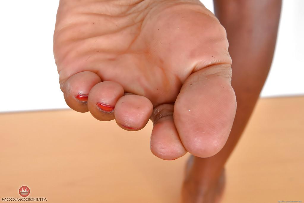16P Older black woman showing off sexy legs and painted toenails