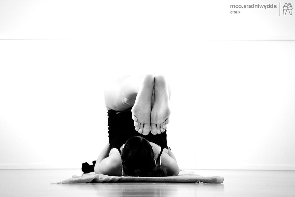 16P Gorgeous brunette amateur babe Anjali doing some naked yoga