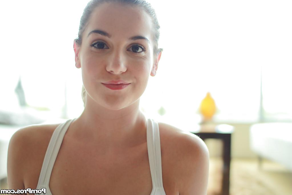 16P Reality girlfriend Kasey Warner reveals her tight ass in yoga pants
