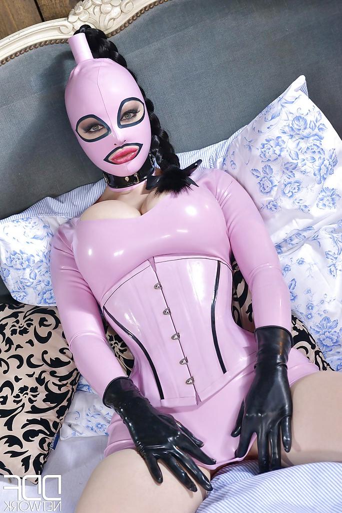 16P Kinky latex loving chick Latex Lucy bares shaved vagina and huge boobs