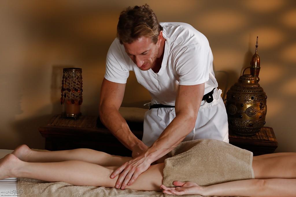 16P Blonde pornstar Chirstie Stevens gets a great massage from her man