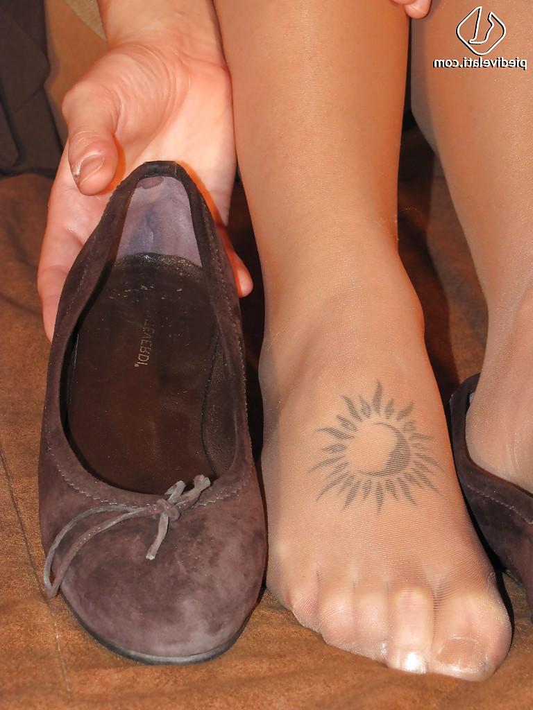 16P Cute babe Carla will gladly show you her cute tattoo on her foot