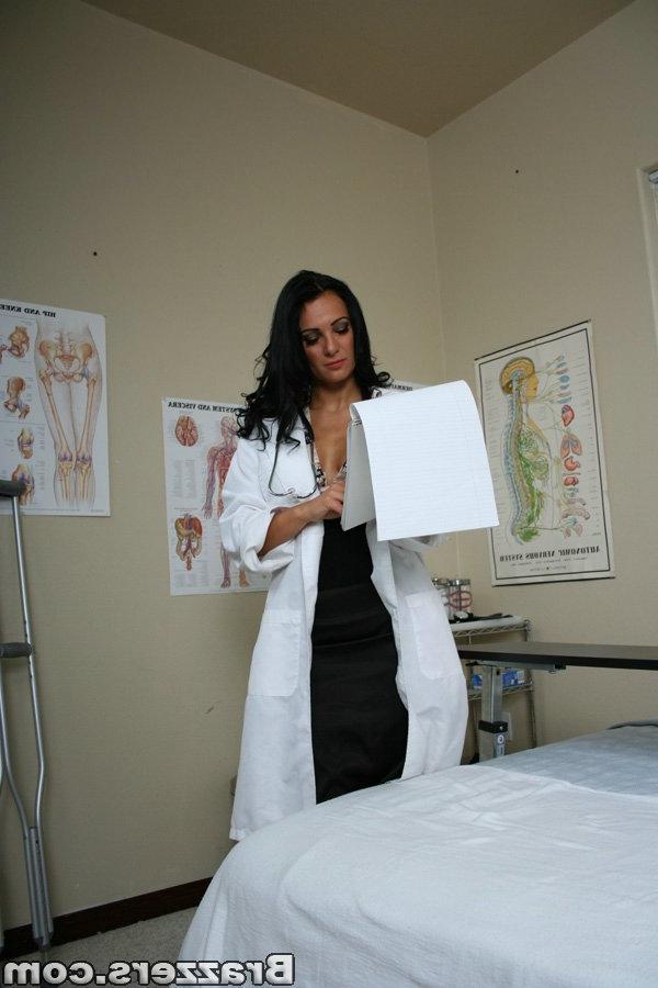 16P Lustful MILF in doctor uniform Victoria Sin fucks a well hung patient