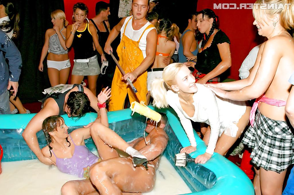 16P Bibi Fox & Virus Vellons have some fun at the wild groupsex foam party
