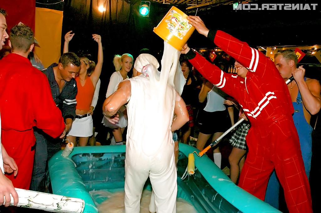 16P Bibi Fox & Virus Vellons have some fun at the wild groupsex foam party
