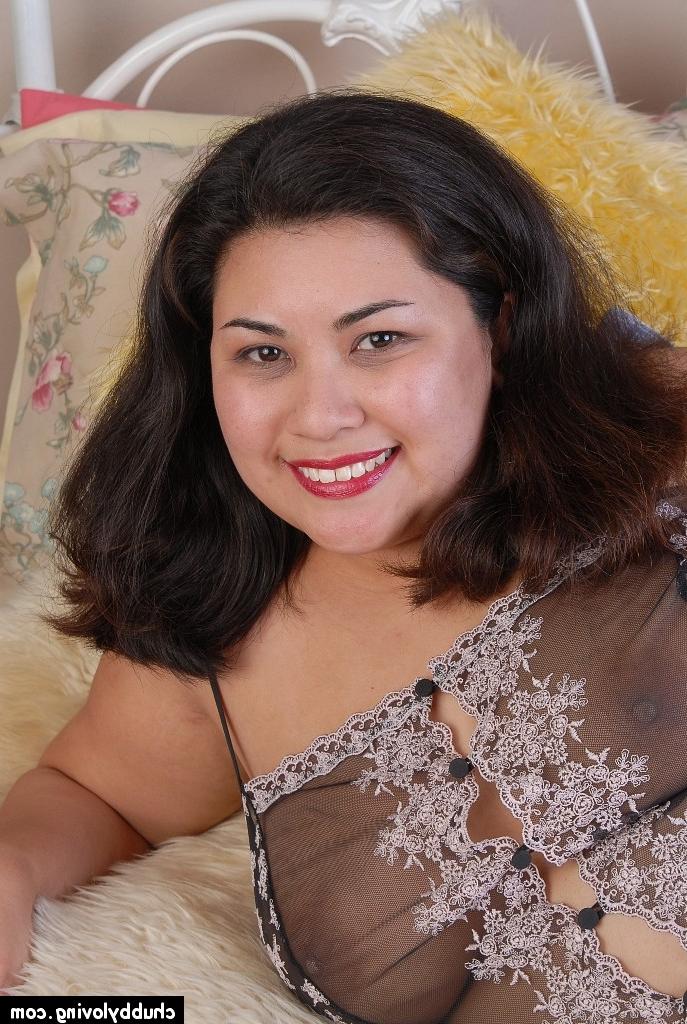 16P Sexy BBW model bare her big fat ass and saggy fat girl boobs