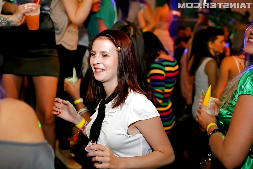 16P Stunning amateurs getting fucked hardcore by malestrippers at the party