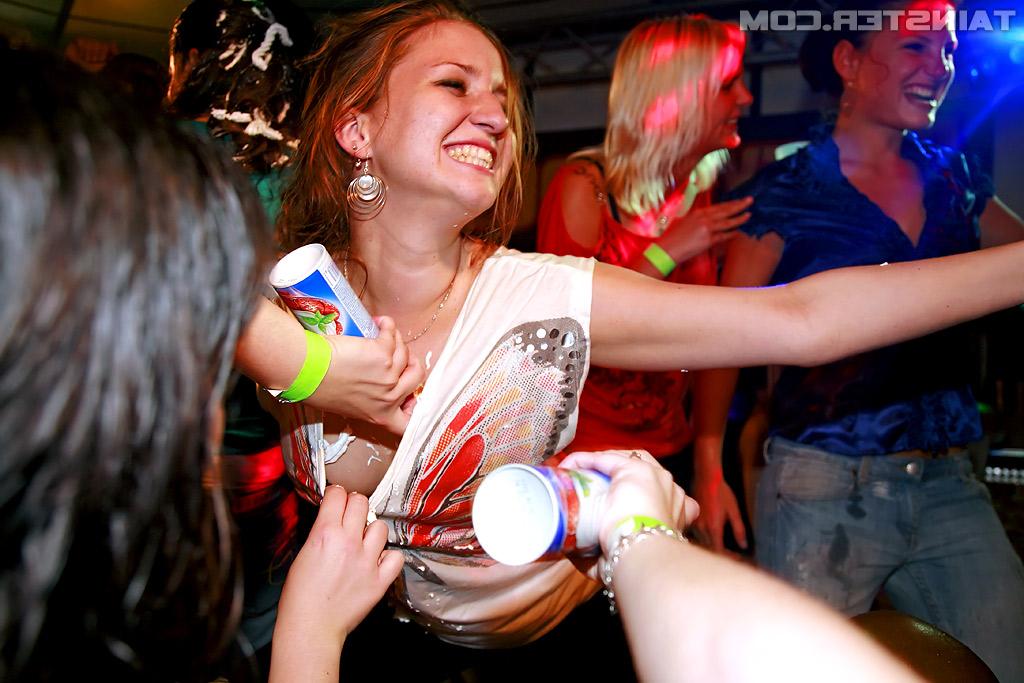 16P Lascivious amateur chicks going crazy at the hardcore sex party