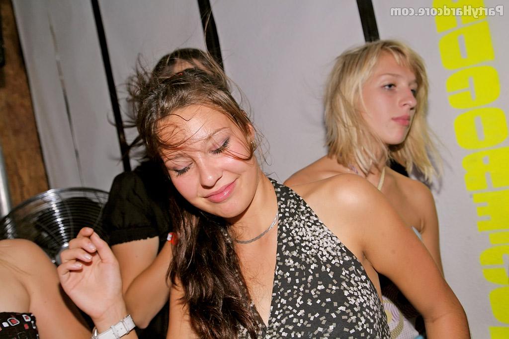 16P Slutty chicks getting drunk and horny at the wild sex party